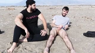 Strangers enjoys handjob sex in nude beach video